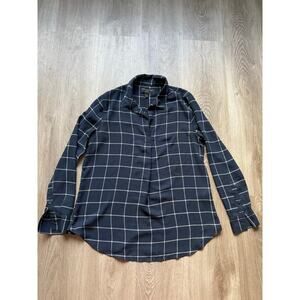 Banana Republic Blouse, Navy Blue White, Size XSP, Button down back, V Neck